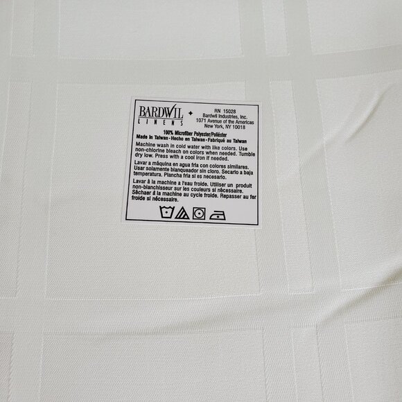 Bardwil Linens White 60" x 84" Oblong Tablecloth Vintage Textured Microfiber - Picture 6 of 7